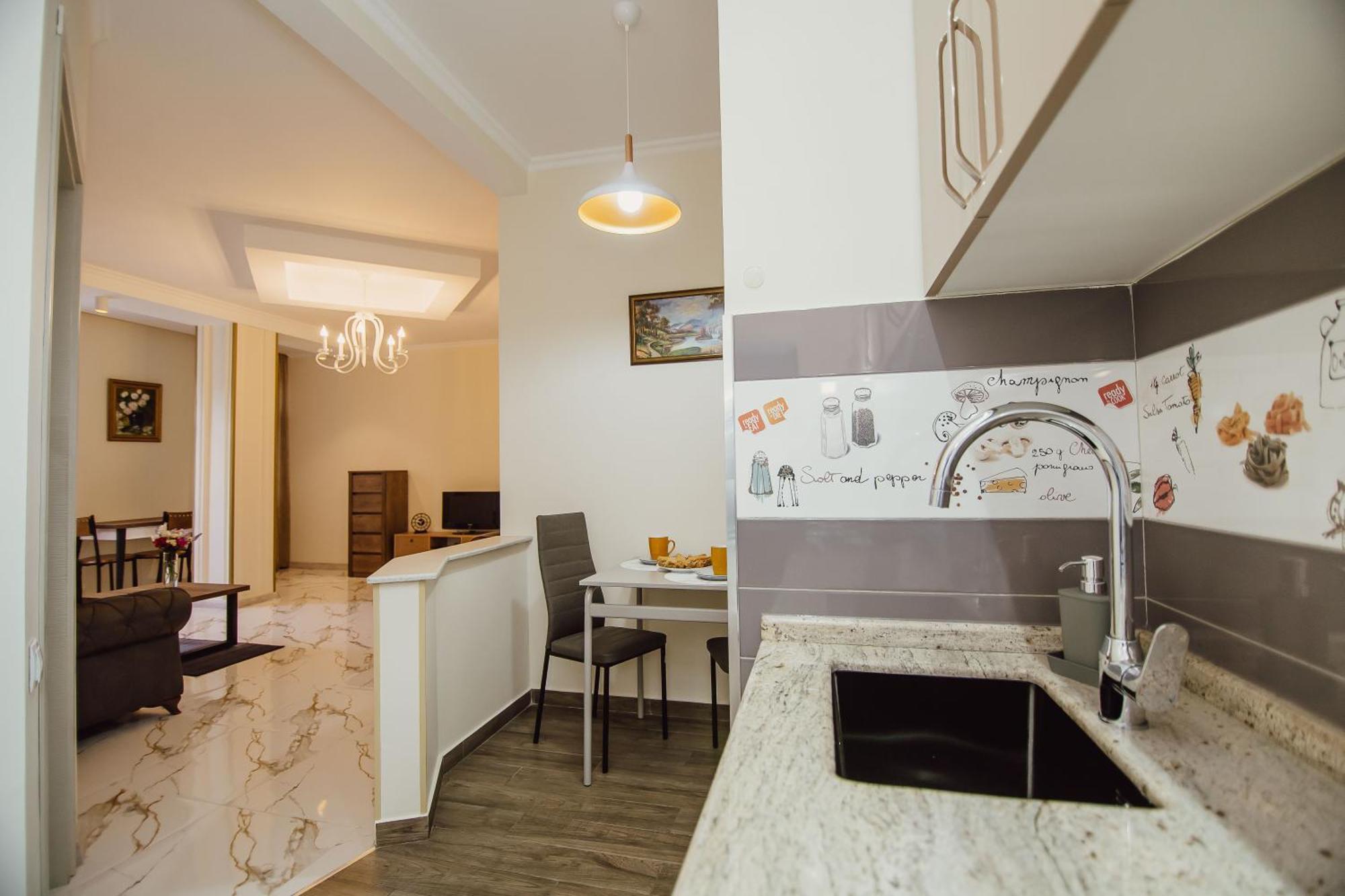 Ekaterine'S Apartments Μπατούμι Εξωτερικό φωτογραφία